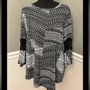 NY Collection Shirt With 3/4 Sleeves And Cutouts/Lace On The Arms Size Large